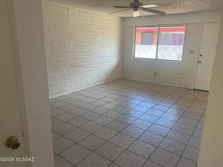3241 E Monte Vista Dr — Photo 8