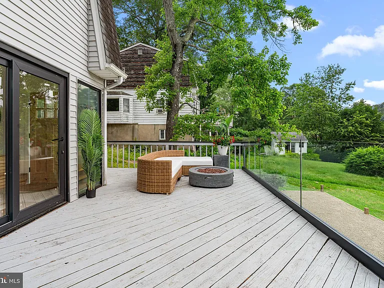 39 Upper Lakeview Ave — Photo 14