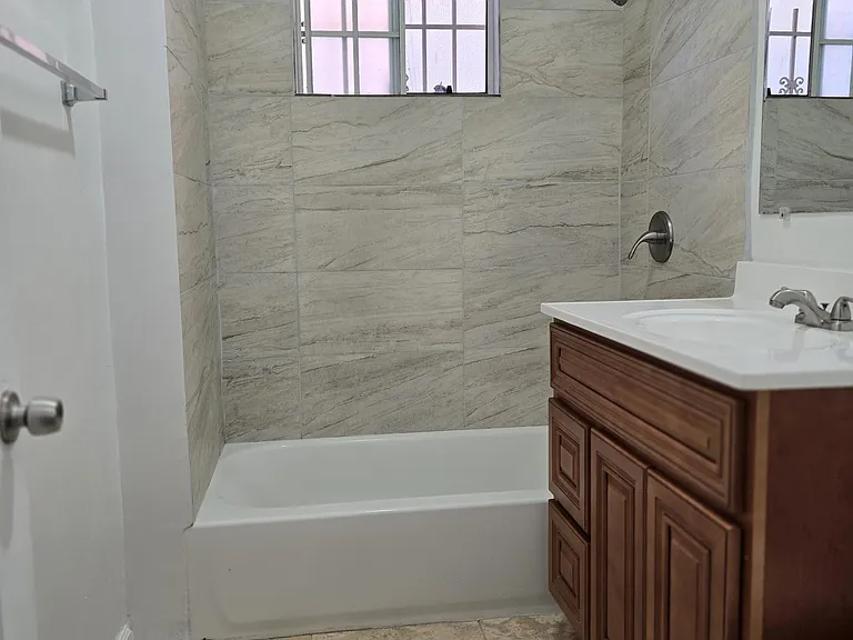 916 W 59th Pl #A — Photo 20