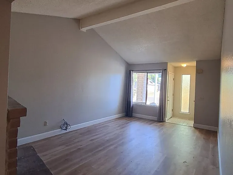 502 Hyacinth Ct #B — Photo 7