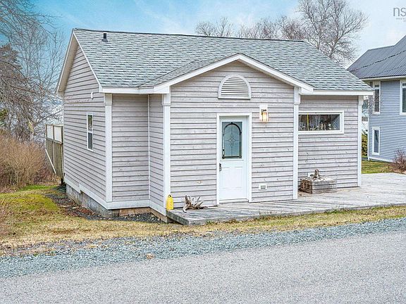 2nd image of 121 Carters Beach Rd