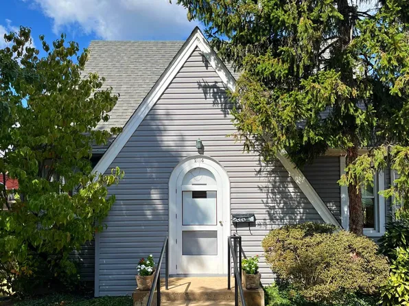 2114 N Oakland St, Arlington, VA 22207