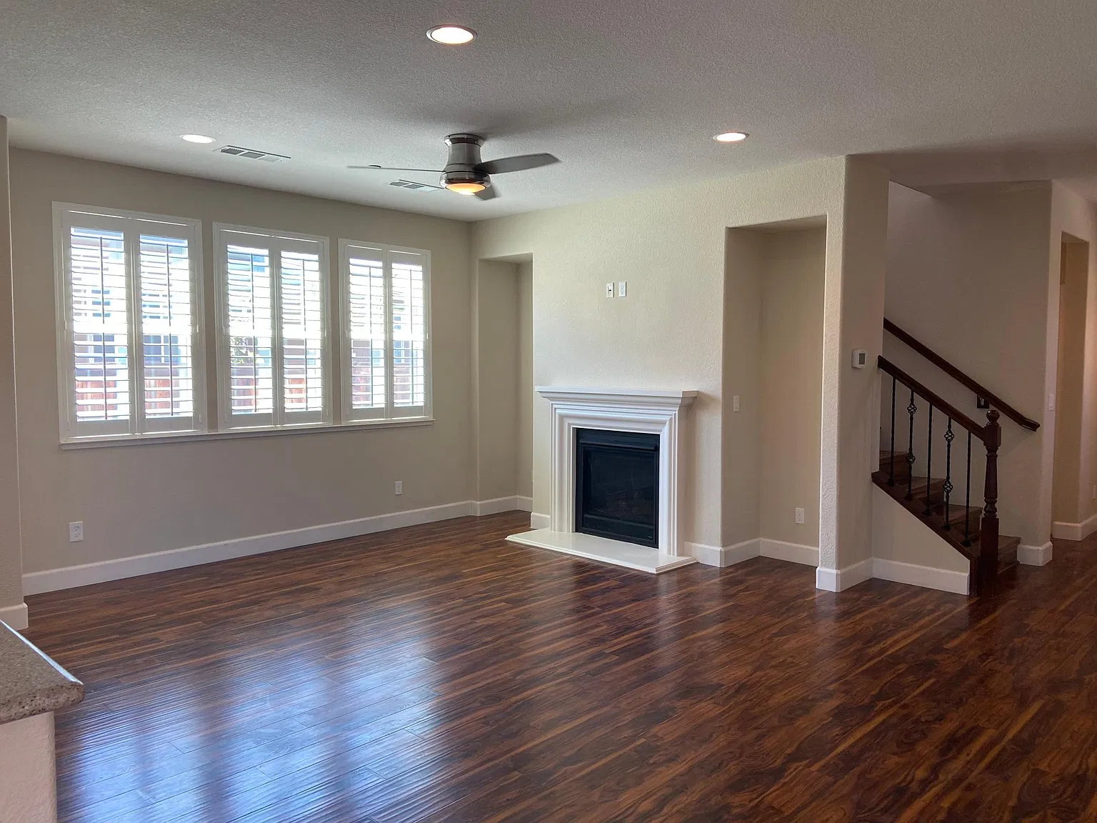 909 Willow Bridge Dr — Photo 3