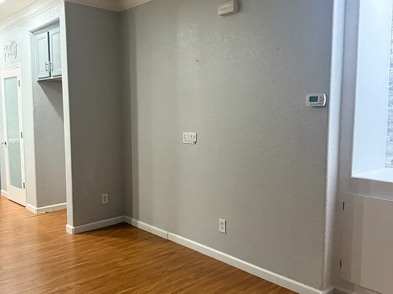 912 Kiwi St — Photo 2