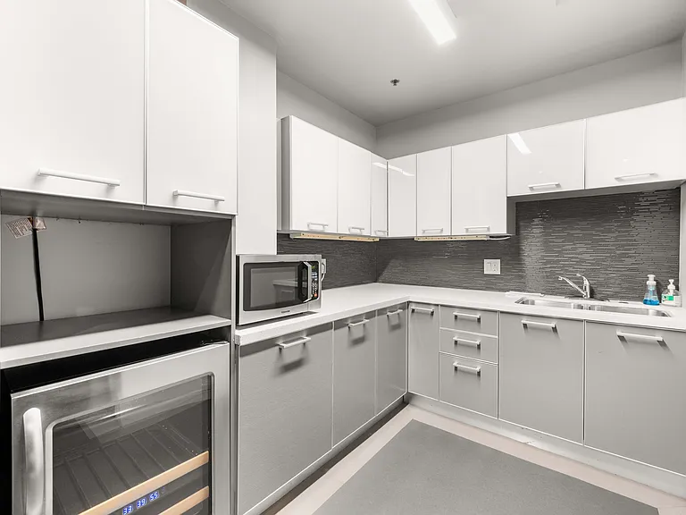 645 W 9th St #303 — Photo 26