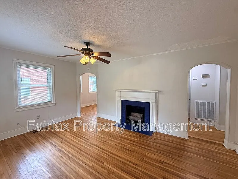 2 bed, 1.0 bath, 766 sqft, $1,595 — Photo 2