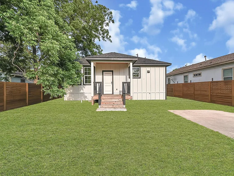 2412 Lucas St — Photo 21