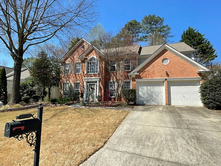 11310 Crossington Rd — Photo 2