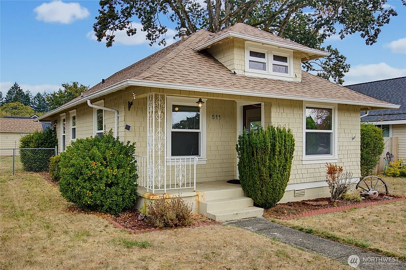 2nd image of 511 Louviers Avenue