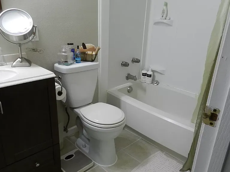 402 Thompson Dr — Photo 4