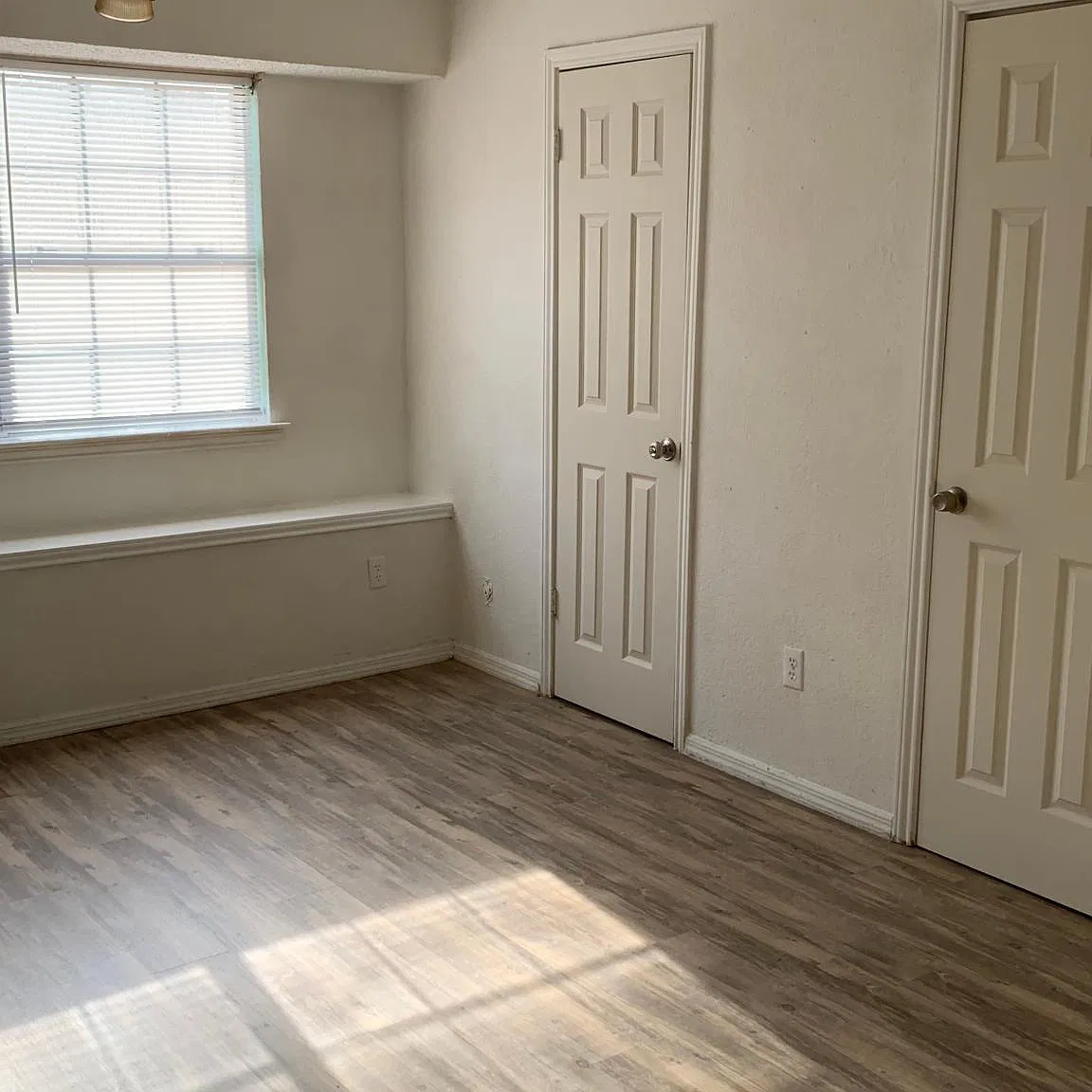 810 Midcreek Dr — Photo 1