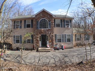 414 Laramie Rd, Effort, PA 18330