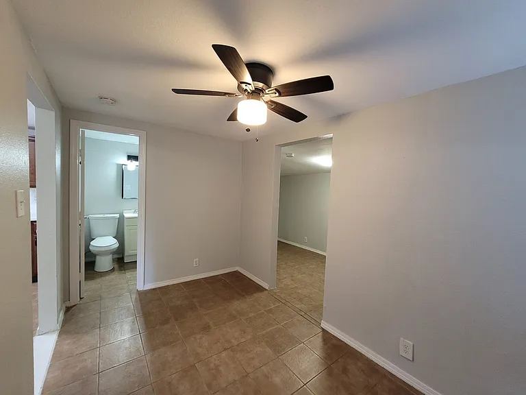 137 E Norwood Ct — Photo 26