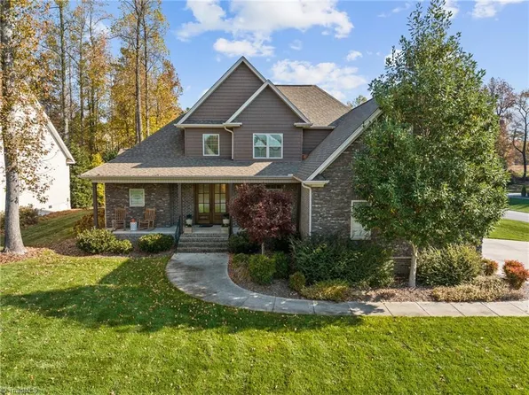 8806 E Pepper Ct, Oak Ridge, NC 27310