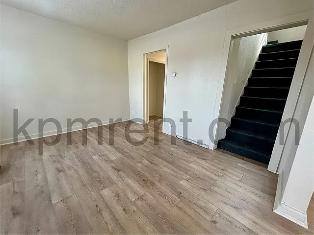 302 19th St NE — Photo 5