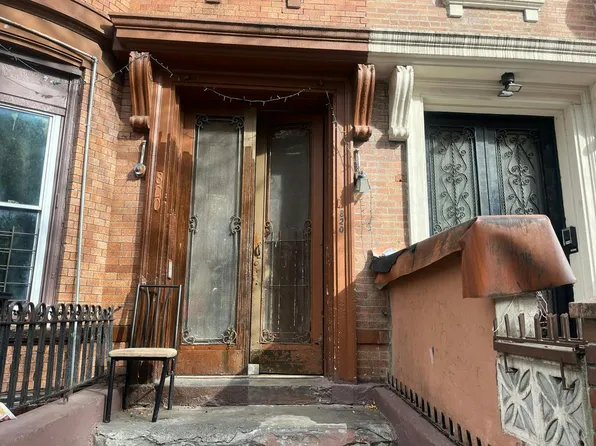 820 Manida St, Bronx, NY 10474