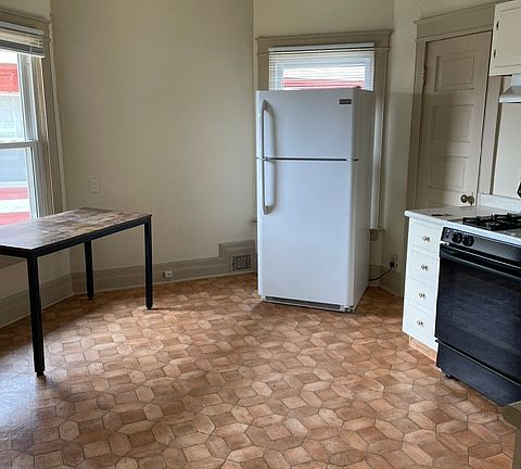 4th image of 124 N 38th Ave #4