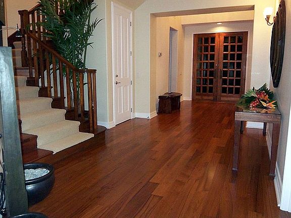 Huge Foyer w/Koa Staircasec