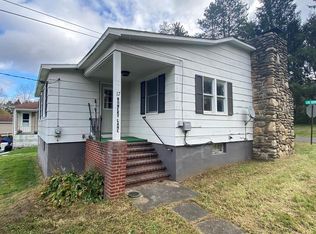 17 Bowery Ln, Blossburg, PA 16912