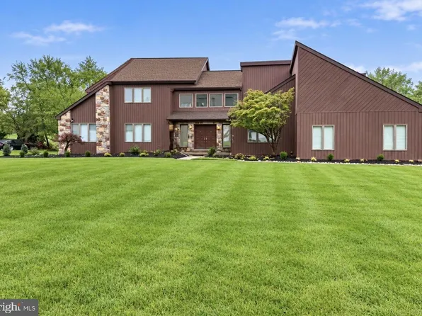 71 Hidden Cove Dr, Churchville, PA 18966