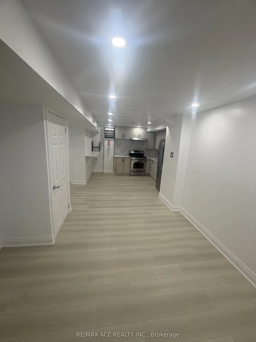 Building Photo - 76 Pembry Dr #BASEMENT