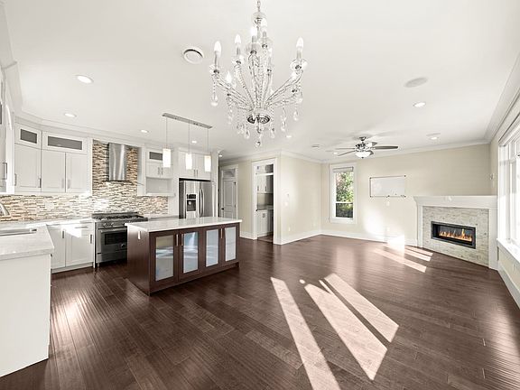 5th image of 7028 Broadway