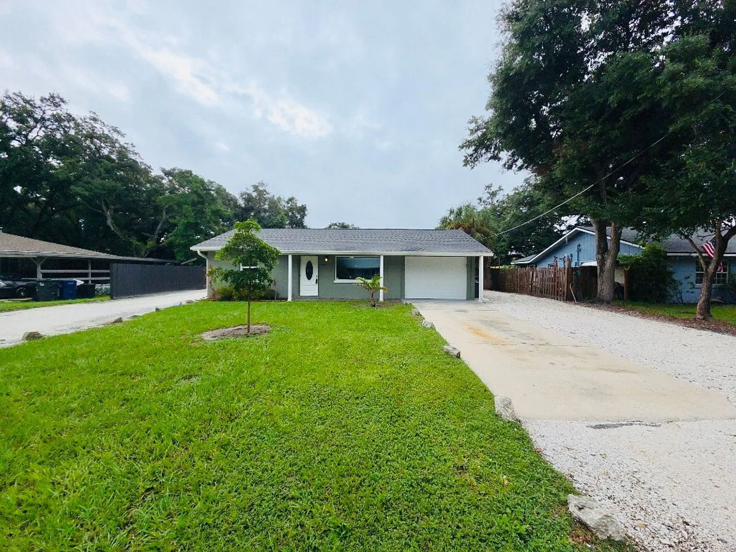 2404 52nd Ave Dr W Bradenton, FL 34207 — Photo 1