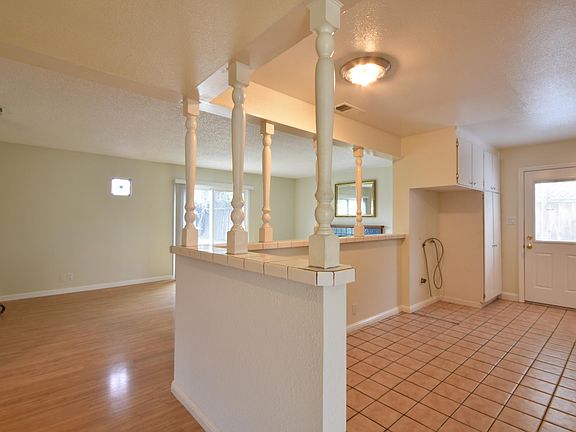 4th image of 5652 Holland Ln