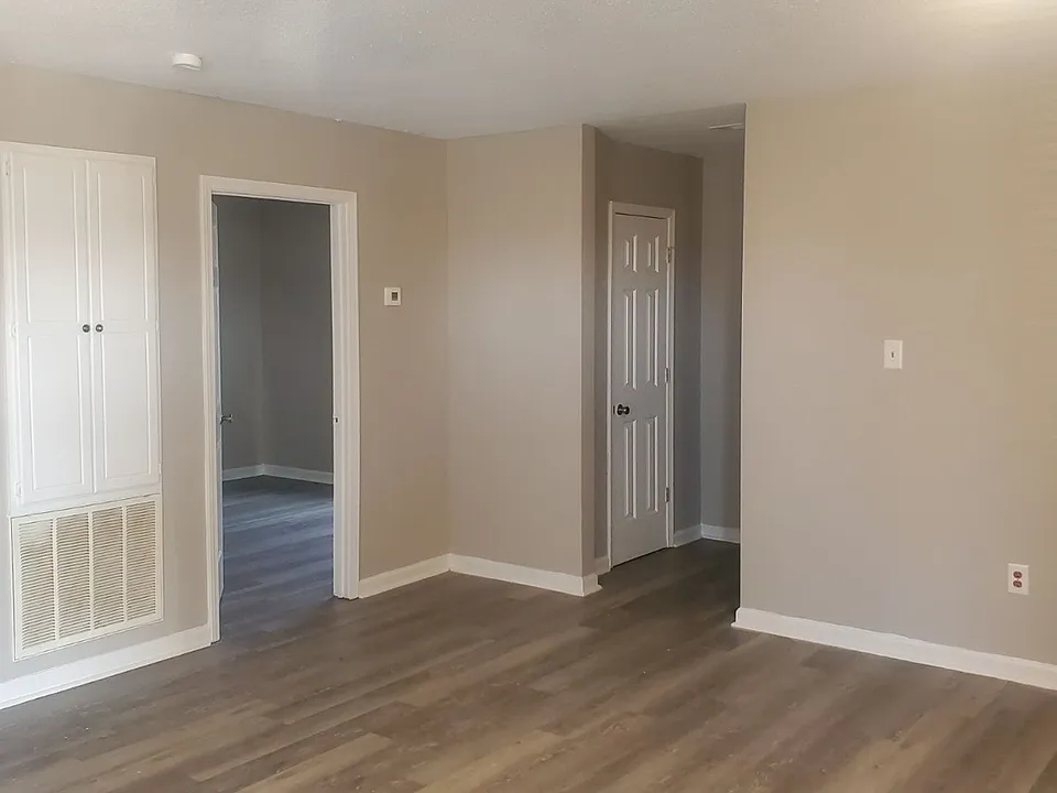 250 Ivie Ln