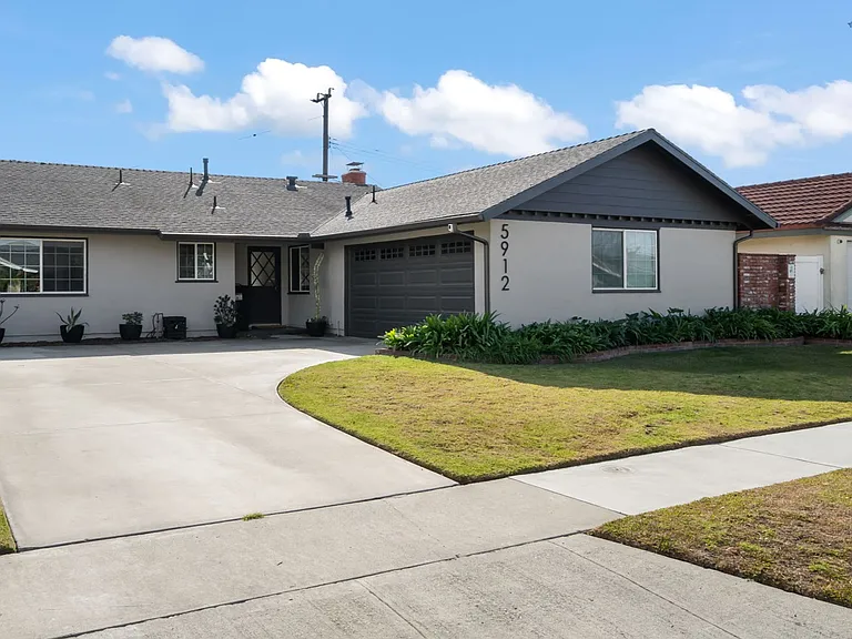 Lourdes Dr — Photo 34
