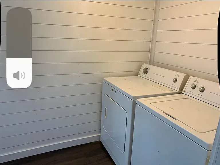 717 E Vine St — Photo 2