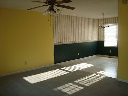 Spacious Living Room/Dining