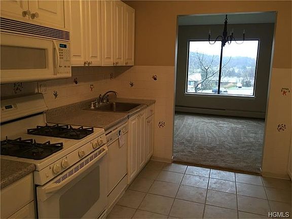 5th image of 115 Country Club Ln