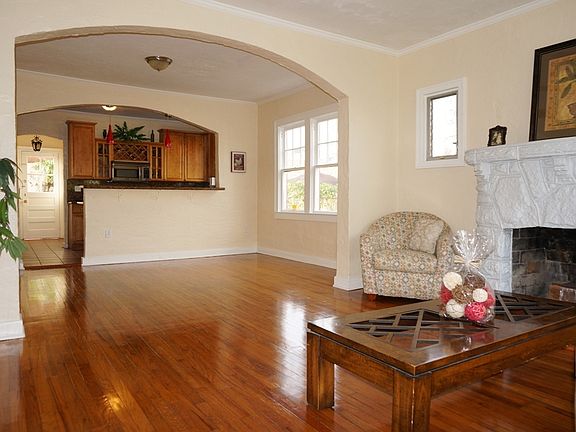 4th image of 530 39th St