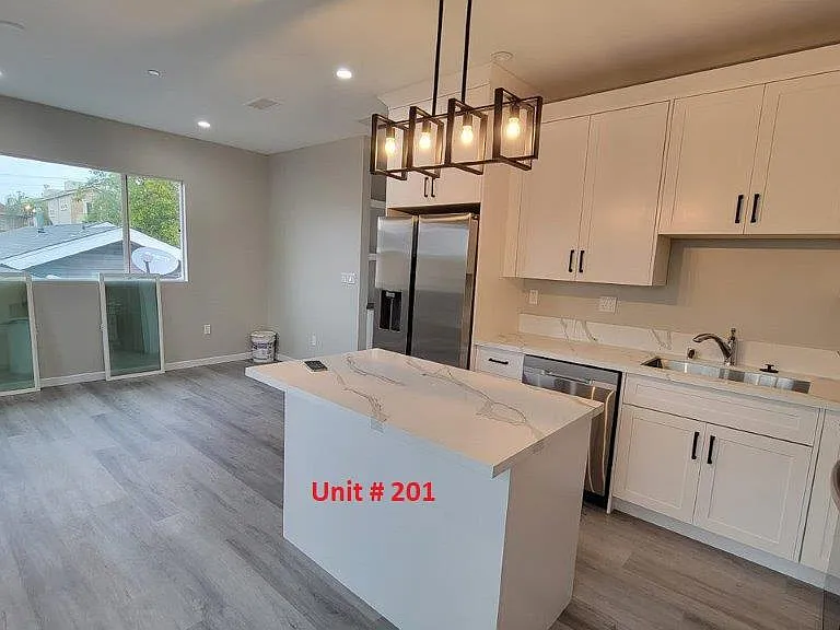 708 E Verdugo Ave #201 — Photo 2