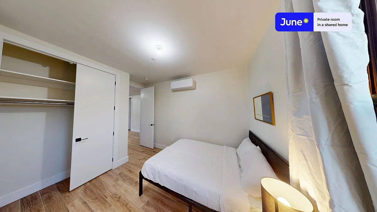 Full bedroom in 3 bed/2 bath home in Crown Heights #1833 B — Photo 2