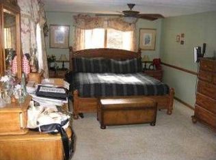 13103 Michalek Ln, South Lyon, MI 48178