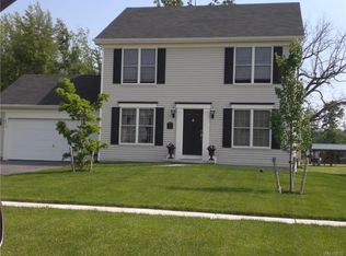 26 Pear Tree Ln, Lancaster, NY 14086