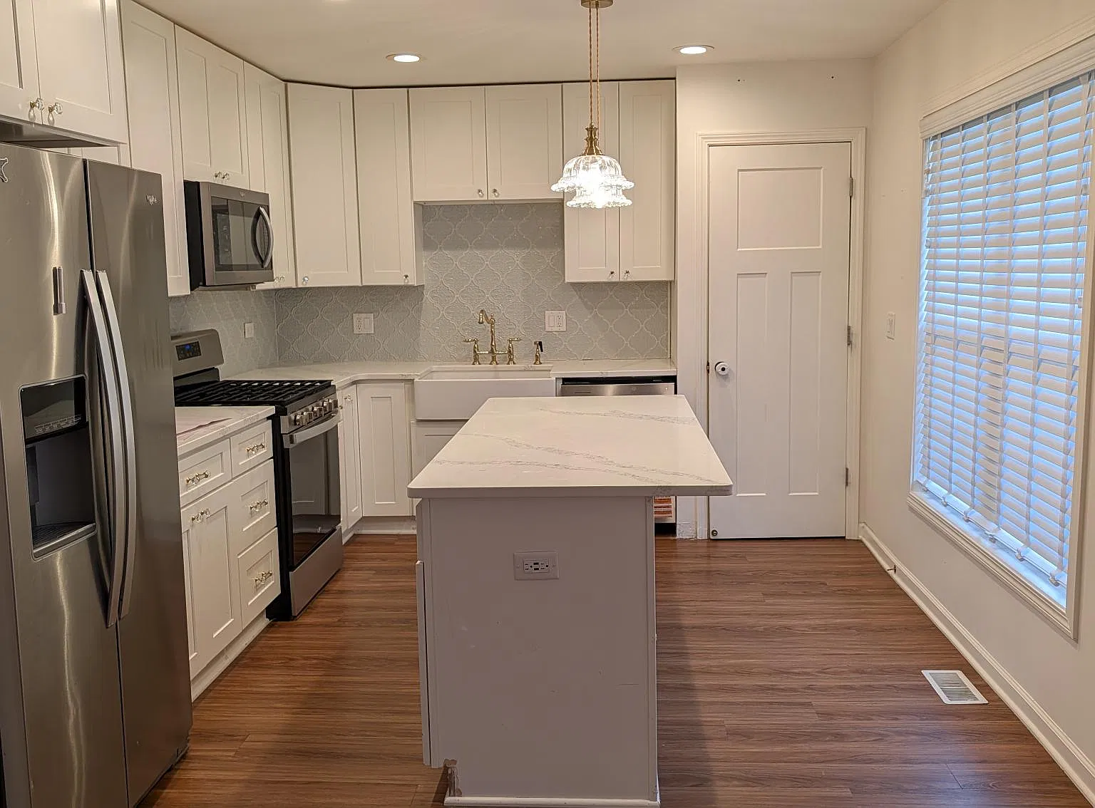 3 bed, 2088 sqft, $3,200 — Photo 3