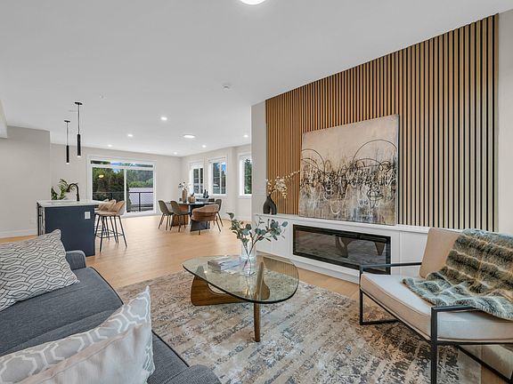 4th image of 11384 207th St #4