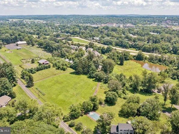 925 E Sandy Ridge Rd, Doylestown, PA 18901