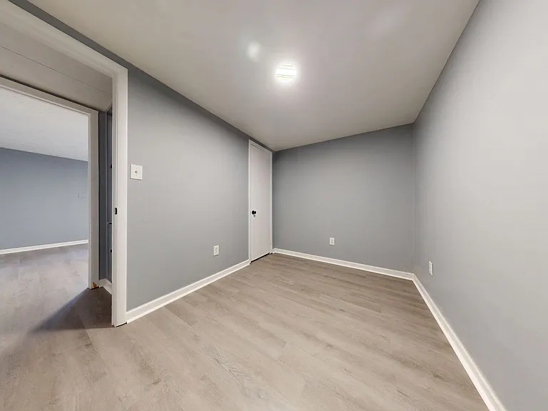 221 W Union St — Photo 6