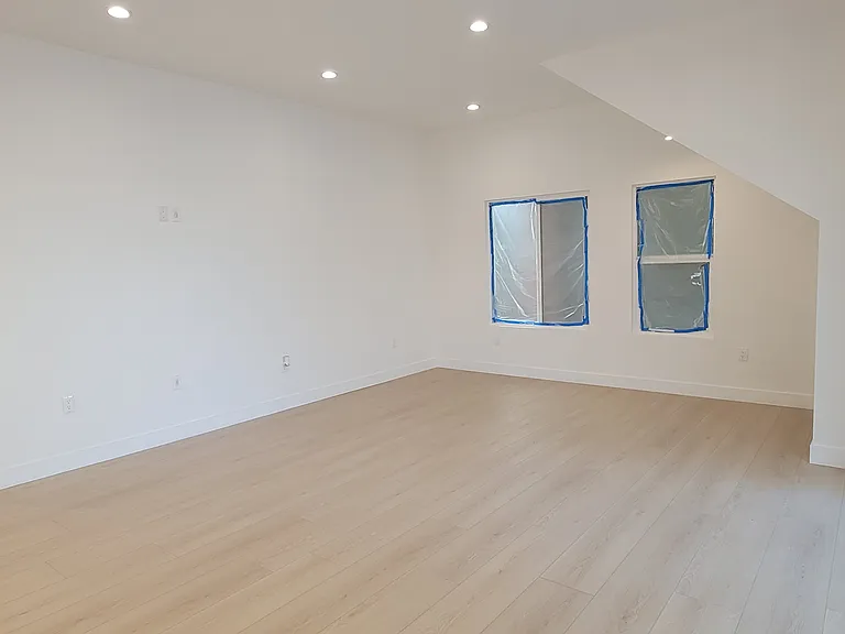 1237 S Sherbourne Dr #1237 — Photo 2