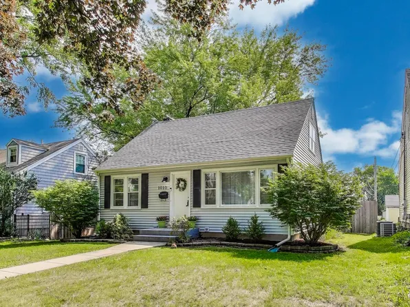 1010 Elm St, St Charles, IL 60174