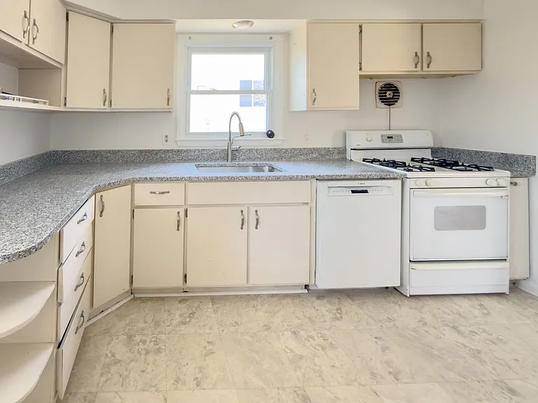 2419 Walter Dr — Photo 6
