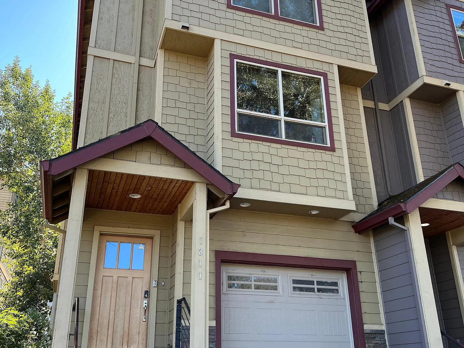 1311 Lincoln St — Photo 2
