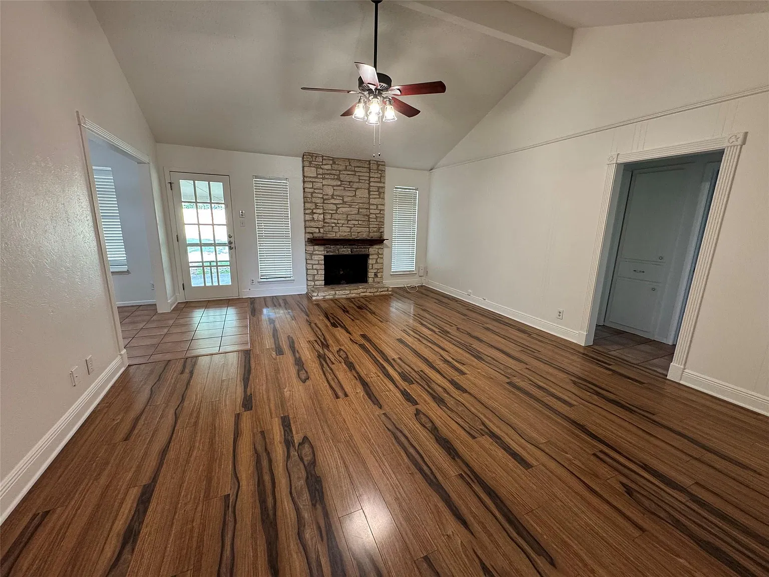 3 bed, 2.0 bath, 1432 sqft, $2,600 — Photo 2