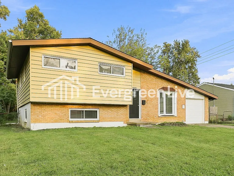 11540 Fitchburg Ln — Photo 2