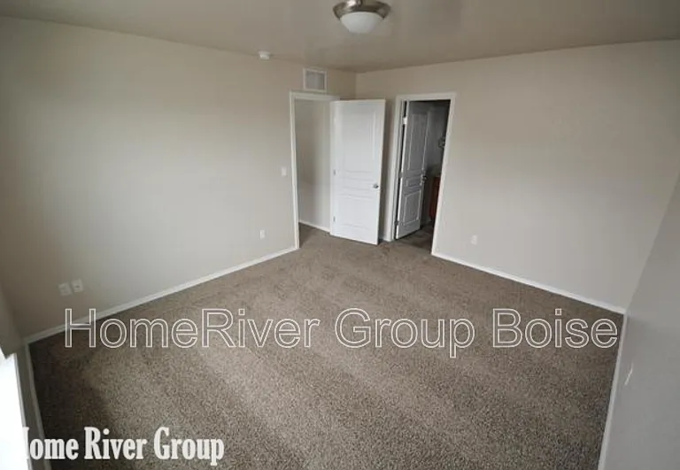 4265 S Overhill Way — Photo 9