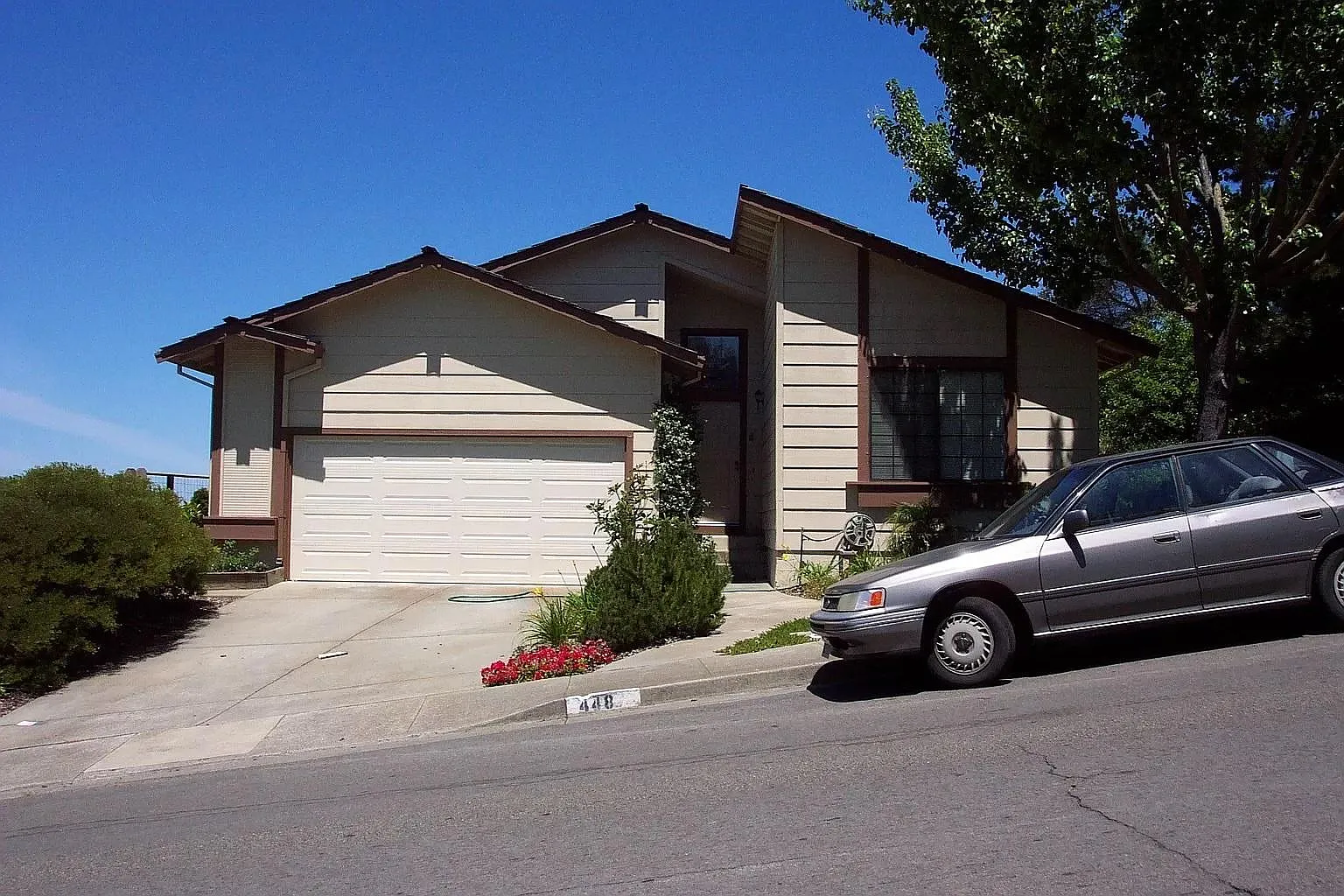 4 bed, 1600 sqft, $2,995 — Photo 2